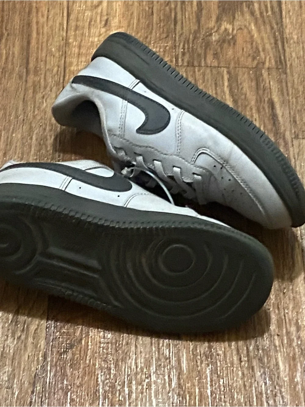 Nike Boys 2.5 Air Force One Sneakers Tennis Shoes Gray Low Top Used  HQ3808-001